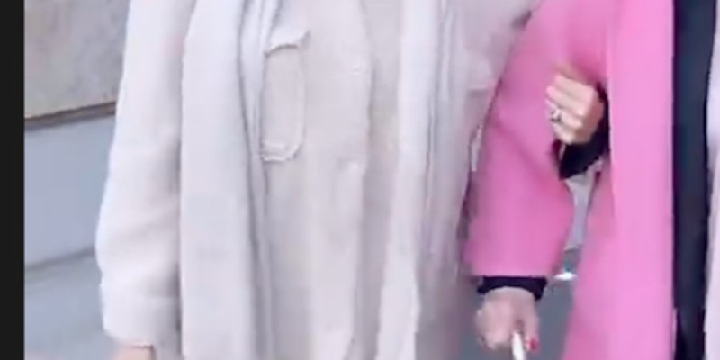 Nabilla Benattia, accouchement en mai, cette annonce à sa grand-mère retrouvée à Paris (photo)