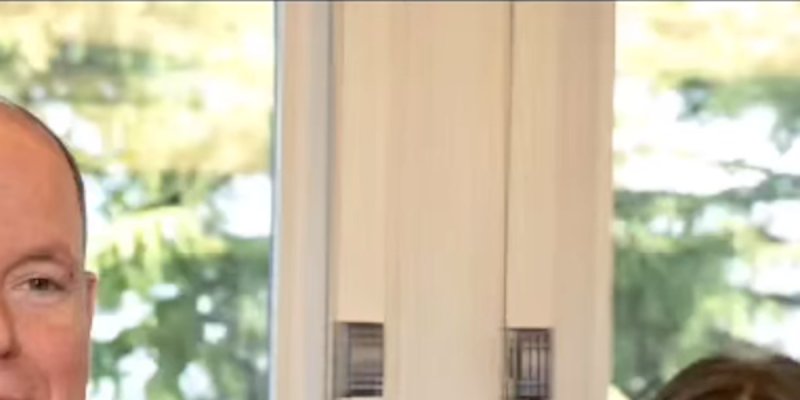 Sans Charlène, Albert de Monaco « rajeuni » rend hommage à Rainer, dissimule-t-il un secret de jouvence ? (Photo)