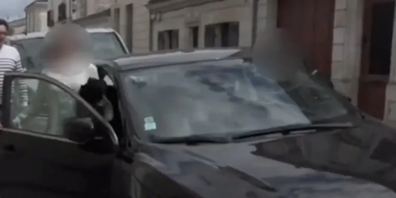 Pierre Palmade de sortie de l'hôpital - son étrange comportement dans la voiture de sa sœur interroge