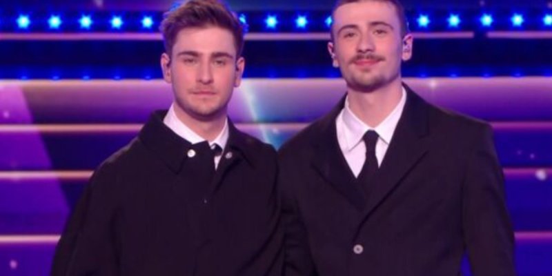 Pierre remporte la Star Academy : Un geste élégant de la part de Julien après sa défaite