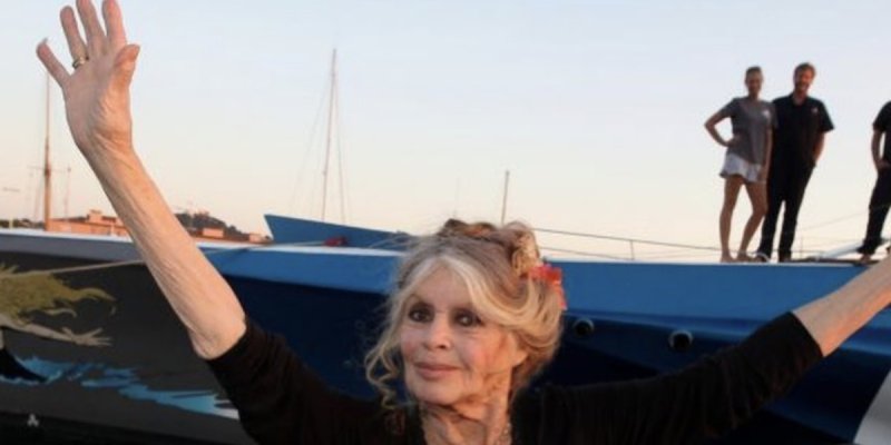Pourquoi Brigitte Bardot a fait le choix de s'habiller en noir ?