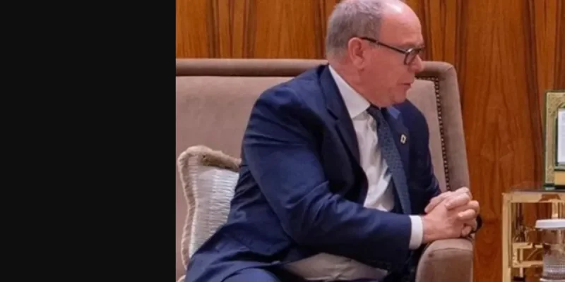 Prince Albert sans Charlène de Monaco, déchaîné à l'Élysée, avec Brigitte Macron