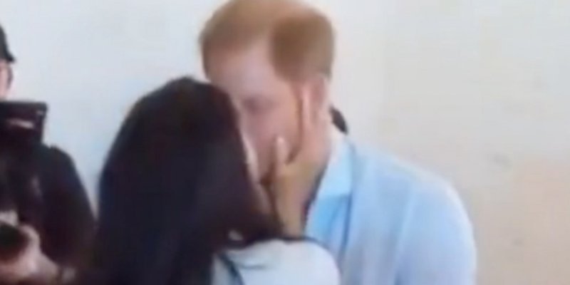 Prince Harry surpris par le baiser passionné de Meghan Markle en Colombie