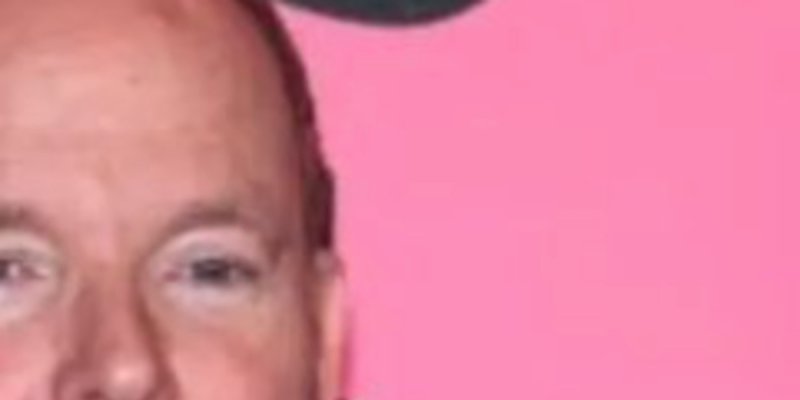 Que cache la petite marque sur le crâne du prince Albert de Monaco au Bal de la Rose ?, un secret bien gardé (photo)