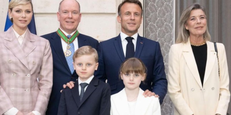 « Que fait-elle ici ? », la présence de Caroline de Monaco aux côtés d'Albert et Charlène à l'Élysée intrigue