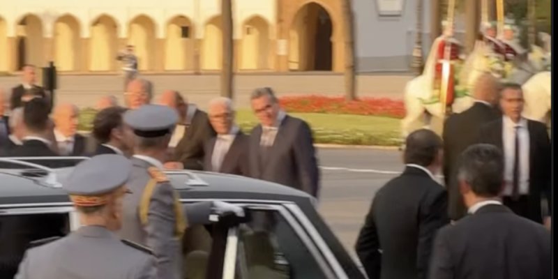 Réactions mitigées à l'accueil fastueux d'Emmanuel et Brigitte Macron au Maroc