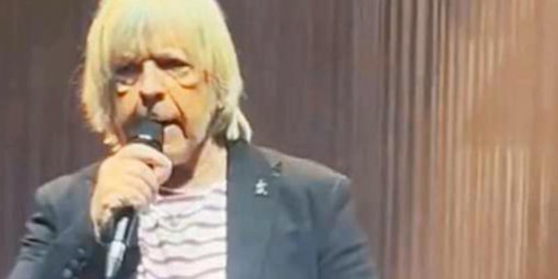 Renaud tremblant et hagard sur scène : la vidéo qui interroge, une décision radicale pour sa carrière ?