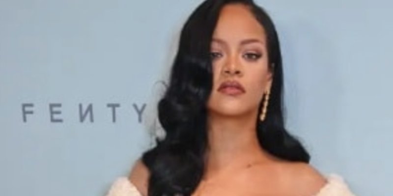 Rihanna : hommage à Brigitte Bardot, elle ose le look rétro !