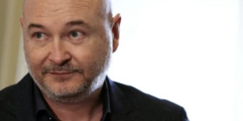 Sébastien Cauet innocenté ? Des SMS jettent une ombre sur les accusations