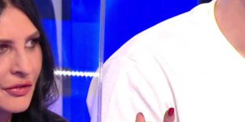 Sheila dévoile un SMS trouble de Sylvie Ortega, l'agent de Loana