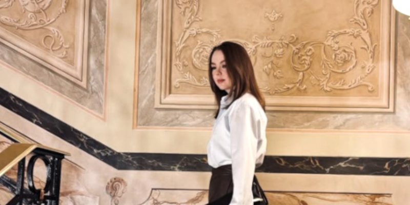 Strass et élégance : Alexandra de Hanovre rayonne aux côtés de Kitty Spencer et Ella Bleu Travolta
