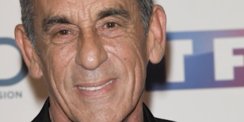 Thierry Ardisson : Son dernier repos protégé par le garde du corps de Johnny !