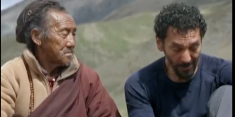 Tomer Sisley : une leçon de vie inoubliable au Népal