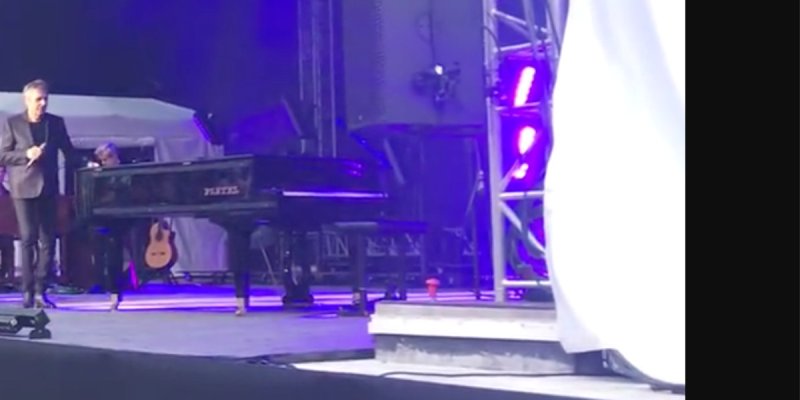 Un Hommage émouvant : Julien Clerc chante sa déclaration d'Amour à Gérard Leclerc mort dans un crash (vidéo)