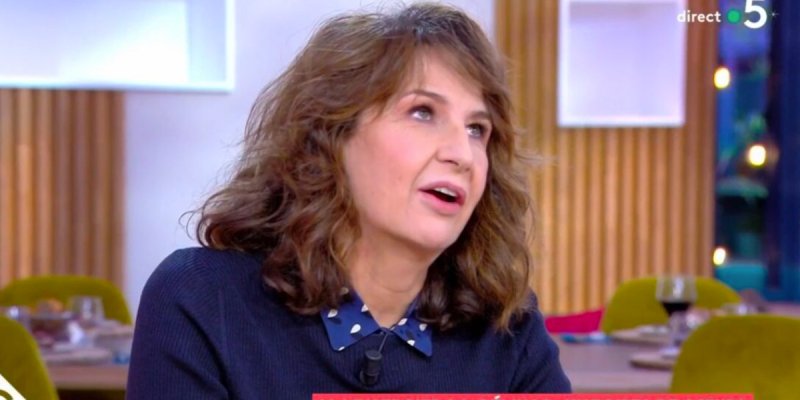 Valérie Lemercier surprend avec un fiancé de 37 ans
