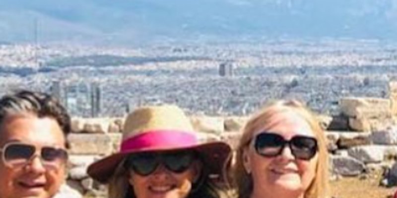 Valérie Trierweiler « échappée » en Grèce, le mariage de Julie Gayet ignoré