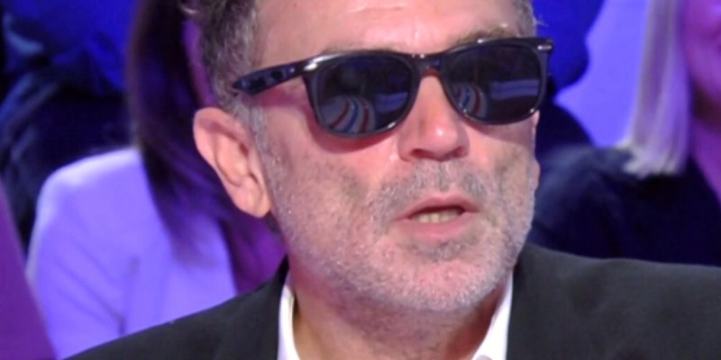 Yann Moix opéré des yeux (vidéo)