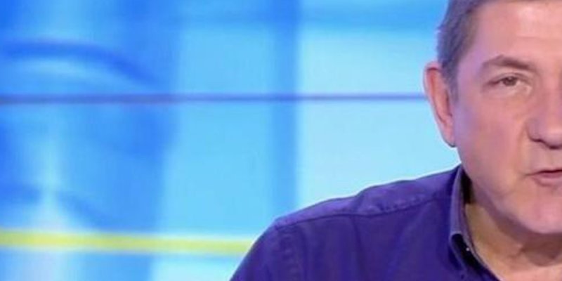 Yves Calvi, agressif et lunaire, un « geste », inopportun avec Kylian Mbappé ne passe pas
