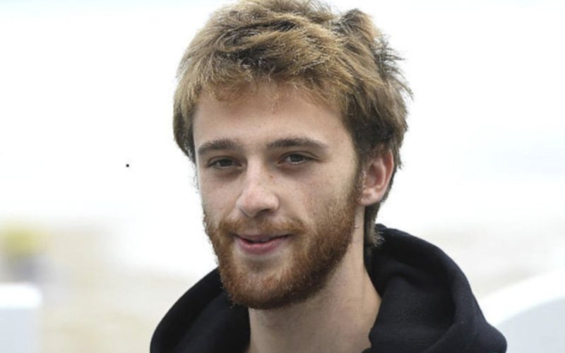 Benjamin Voisin en Johnny, Laeticia Hallyday reste sur la réserve