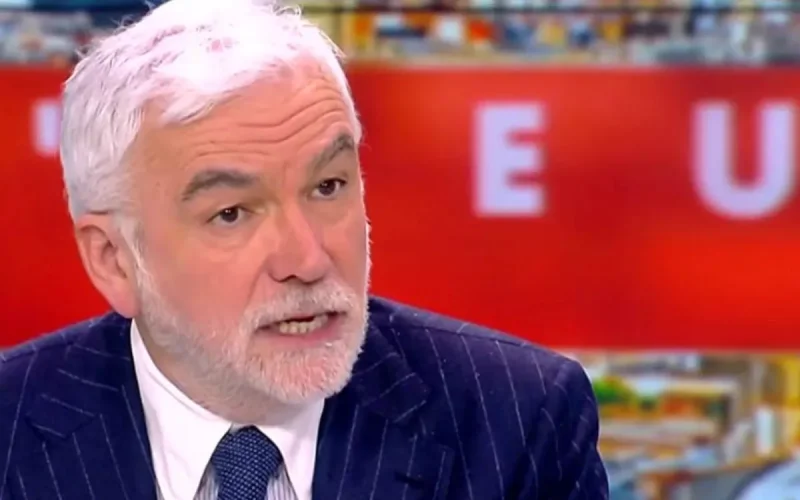 CNews, Pascal Praud : « même pas eu le temps ! »… son arrivée choc en direct