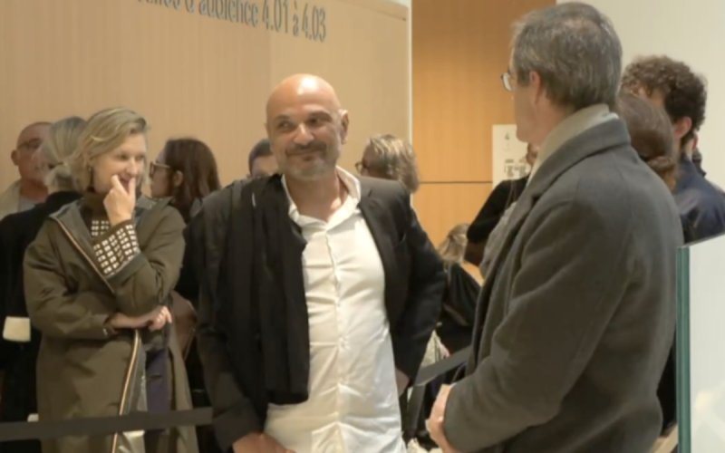  Carla Bruni « ne peut que se réjouir » : le père de son fils, Raphaël Enthoven, qui gagne contre LFI