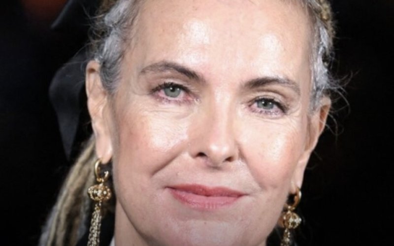 Carole Bouquet s'insurge : elle juge « choquante » la détention de Nicolas Sarkozy