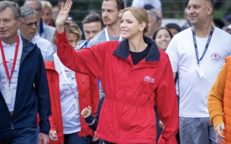 Charlène de Monaco donne le coup d'envoi d'une course solidaire pour les enfants malades 