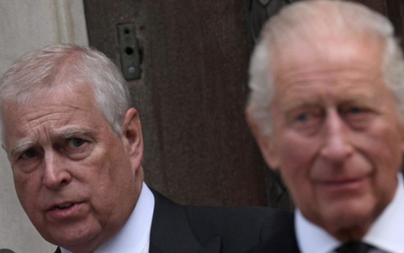 Charles III sort du silence après l'arrestation d'Andrew