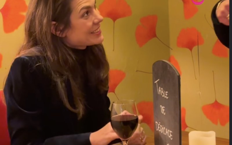 Charlotte Casiraghi, séance dédicaces chic sans Nicolas Mathieu dans le Marais