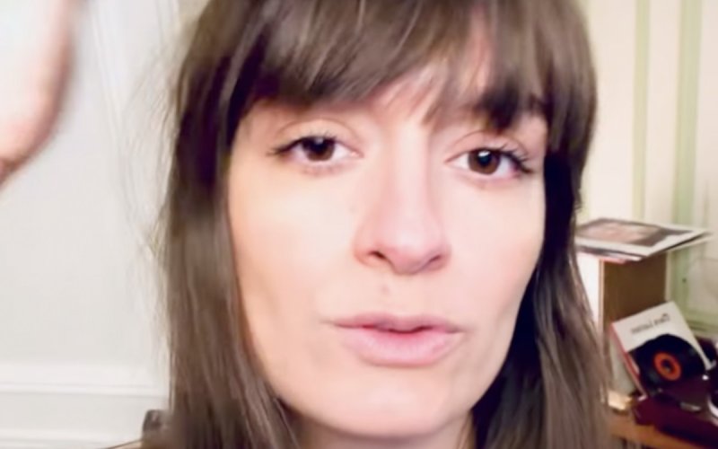 Clara Luciani en pause forcée : une décision lourde de sens