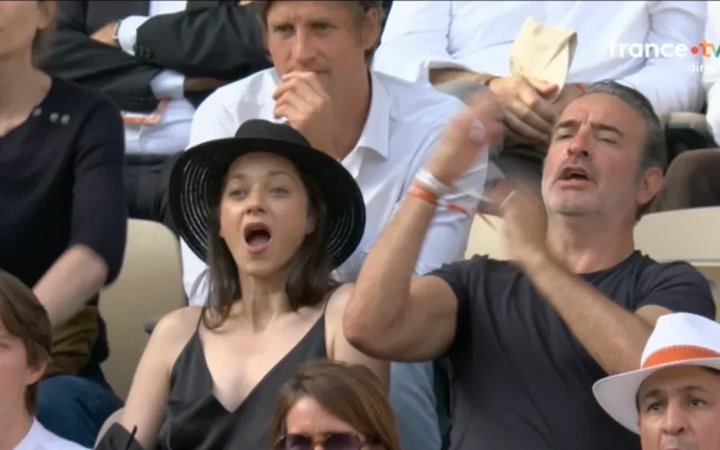 « Une complicité flagrante » : Marion Cotillard et Jean Dujardin font sensation à Roland-Garros