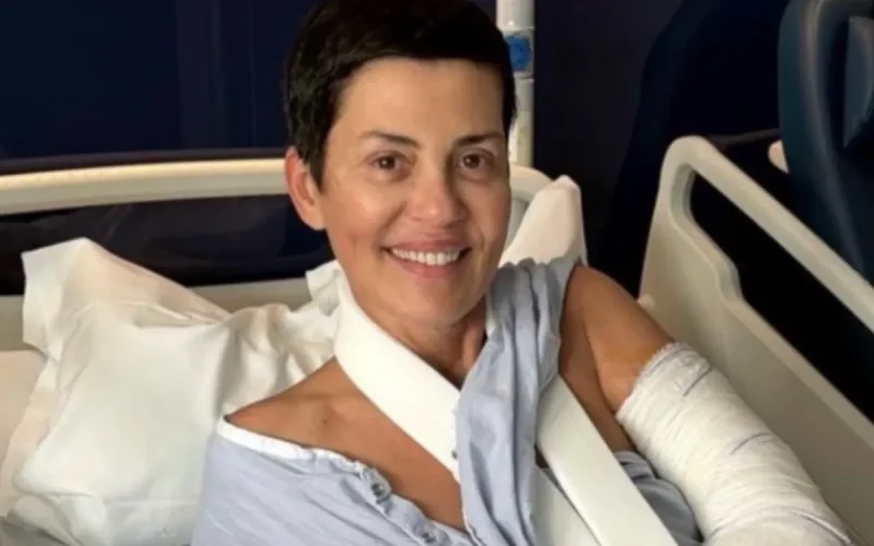 Cristina Cordula : des vacances qui commencent mal avec une fracture du coude