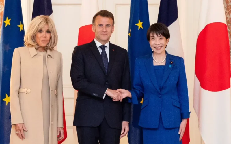 « Elle joue assez mal » : l'attitude de Brigitte Macron face à Sanae Takaichi intrigue