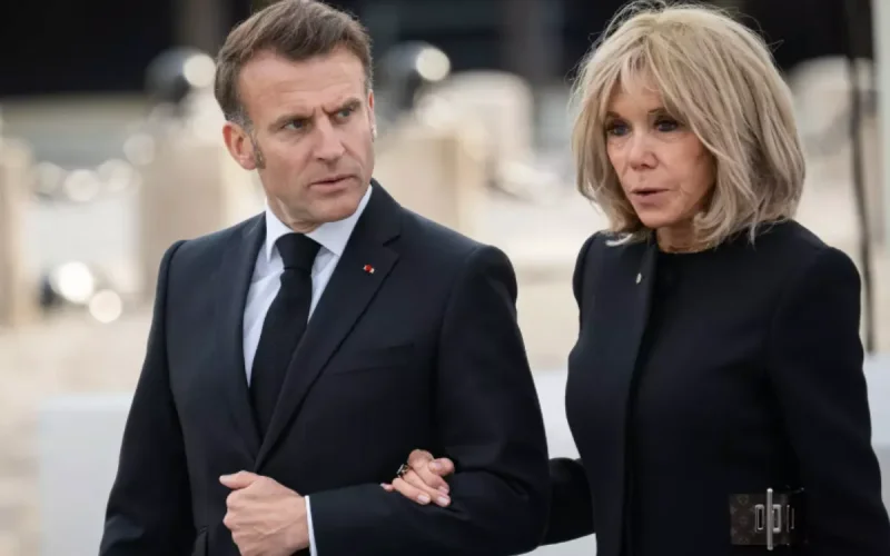 Emmanuel Macron et Brigitte Macron : cette femme de l'ombre qui dirige tout à l'Élysée