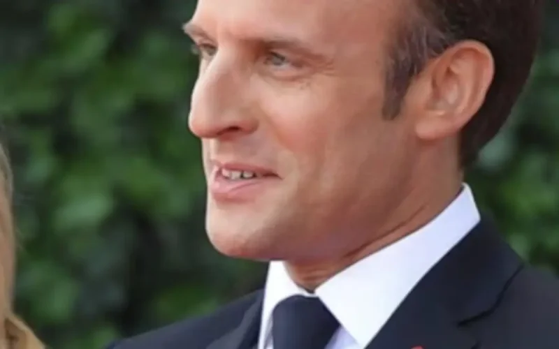Emmanuel Macron face à son départ de l'Élysée : « Il va falloir que tu partes »