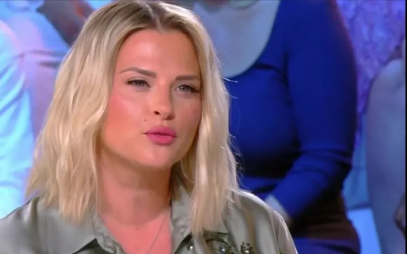 Enceinte, Kelly Vedovelli doute… ses fans répondent