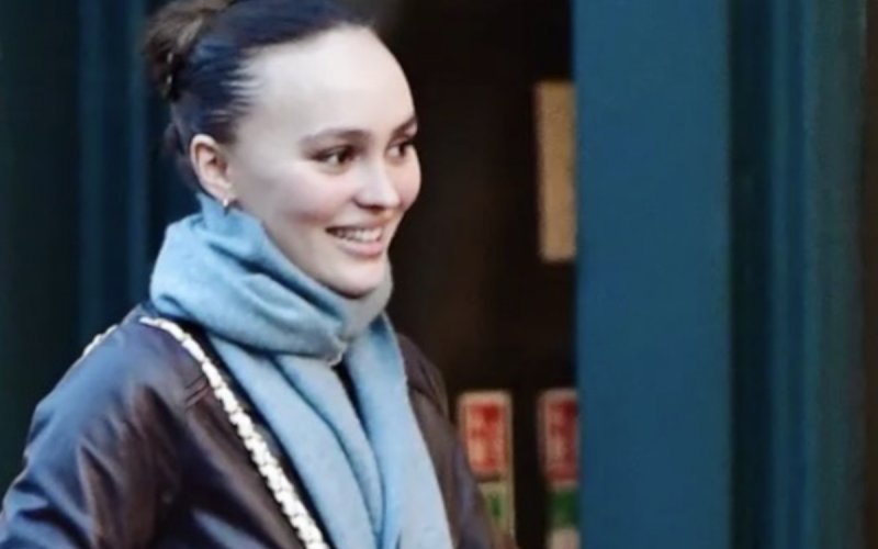 Escapade secrète à Londres ! Lily-Rose Depp aperçue avec sa compagne, une visite à Johnny Depp qui se sent « isolé » ?