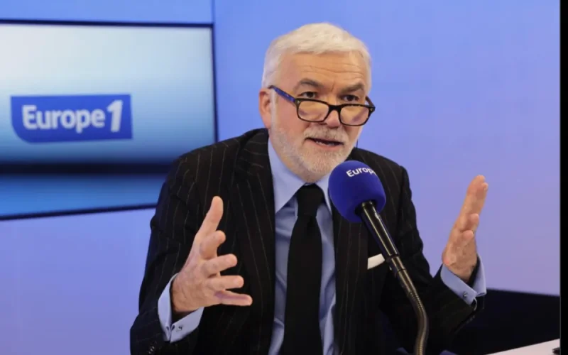 Europe 1 : Pascal Praud prend le pouvoir et provoque un immense malaise