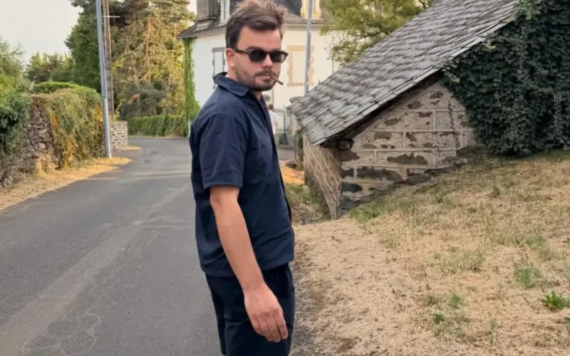 Gauthier Le Bret s'offre une pause en Auvergne avec Éloïse et leur fils Marcel