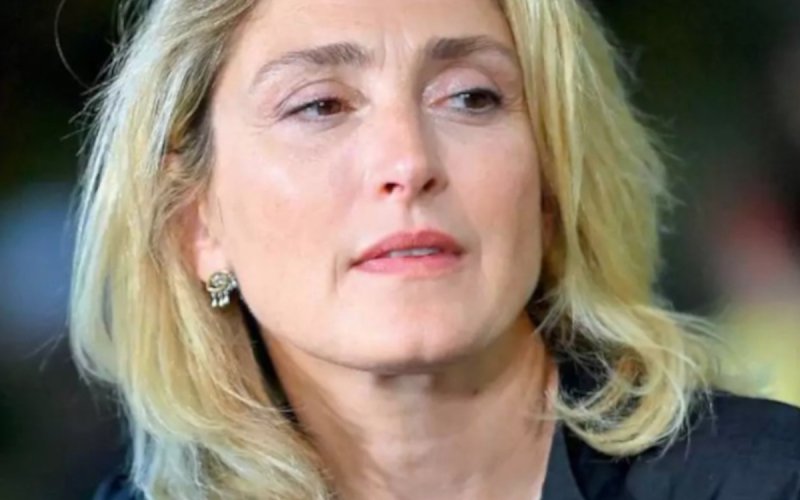 Julie Gayet, elle s'est réfugiée en Belgique !