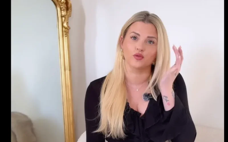 Kelly Vedovelli enceinte d'une fille