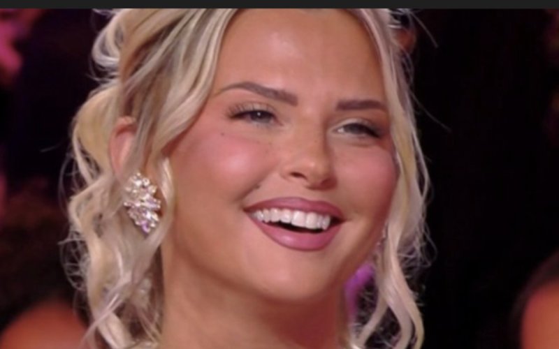 Kelly Vedovelli se moque d'Emmanuel Macron en Chine : « Gênant le gugus » 