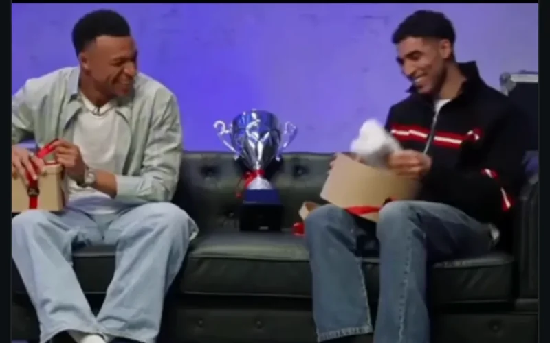 Kylian Mbappé hilare : Achraf Hakimi reçoit un cadeau clin d'œil sur le plateau de « The Bridge »
