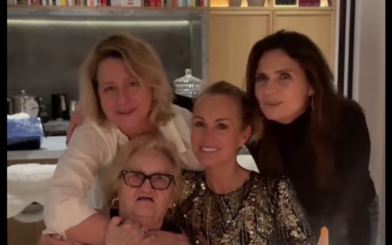 Noël sans son amoureux : Laeticia Hallyday se réfugie auprès Luana Belmondo