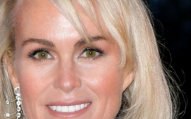 À Paris, Laeticia Hallyday partage la passion équestre de serge Varsano 