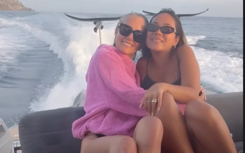 Laeticia, Jade et Joy Hallyday : à Saint-Barth, le trio familial change doucement de visage