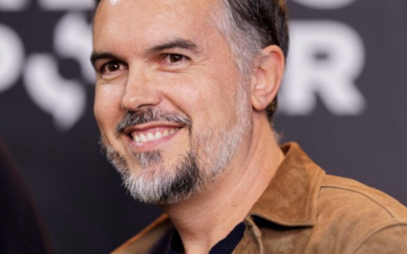 Maxime Chattam : Ces « mots rares » sur sa rupture avec Faustine Bollaert 