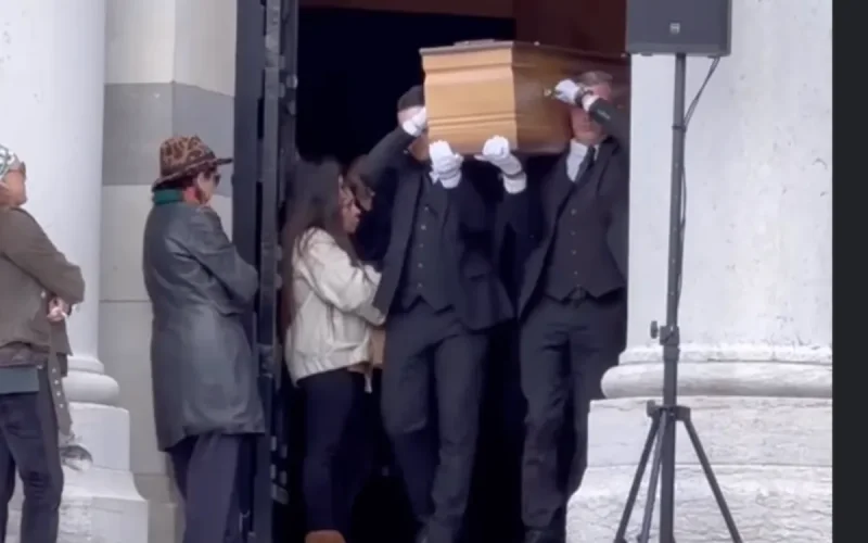 Obsèques d'Isabelle Mergault : le rôle de ses filles Maya et Iris lors de la cérémonie au Père-Lachaise