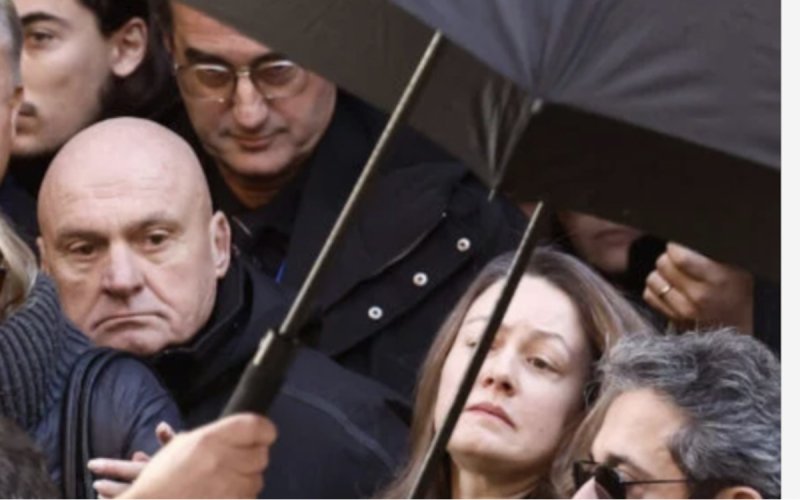 Obsèques de Brigitte Bardot : le mystère des parapluies déployés sous le soleil de Saint-Tropez 