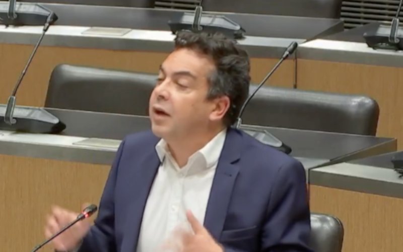 Patrick Cohen invoque Brigitte Macron pour se défendre : le parallèle enflamme la Toile